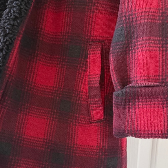 Abercrombie Plaid Red and Black Women's Sherpa cardigan - Picture 3 of 7